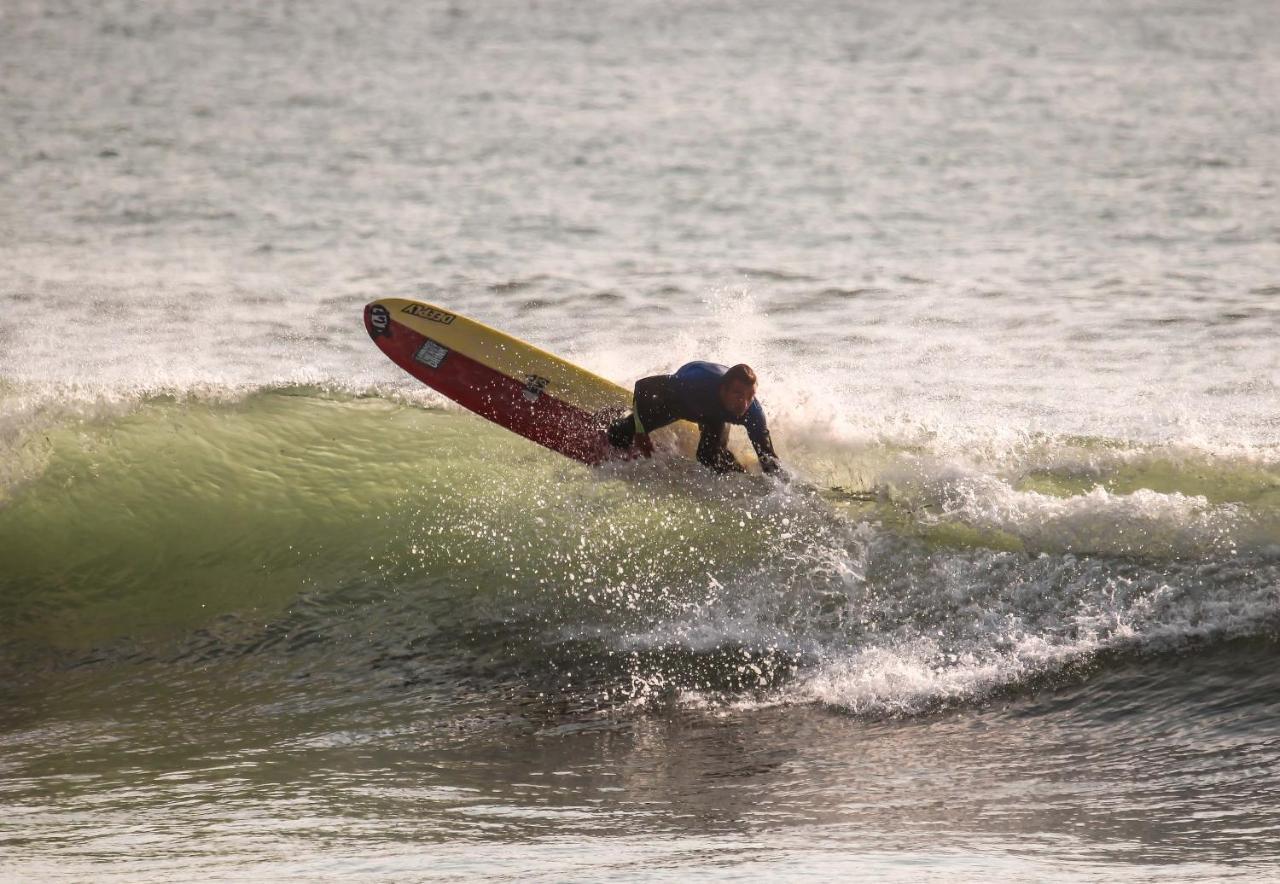 מלון איזמוריס Surfivor Surf Camp מראה חיצוני תמונה